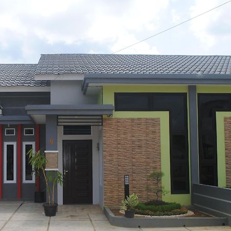 Golden Hawaii Villa Singkawang Exterior foto